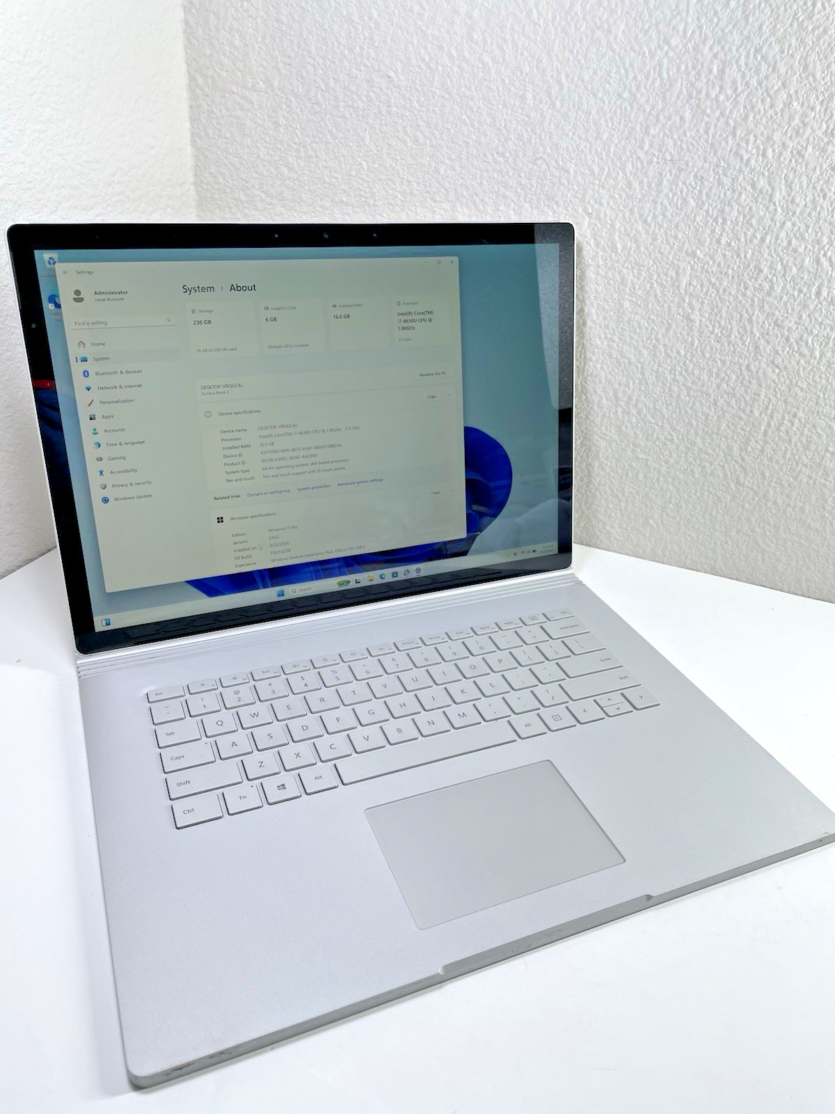 Microsoft Surface Book 2 i7-8650U 1.90GHz 16GB RAM 256GB SSD GeForce GTX 1060