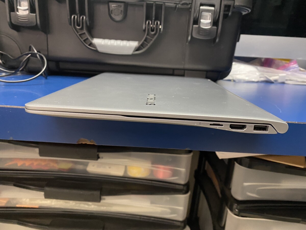 Samsung Notebook 9 15″ Intel i7 6500U 8GB RAM 256GB SSD (EZ8007051)