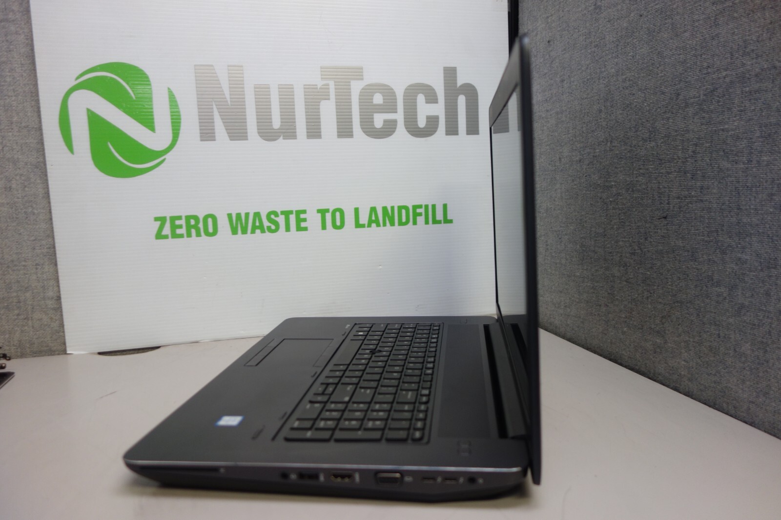 HP ZBook 17 G3 17.3″ i5-6440HQ 2.6GHz 32GB/256GB m2 SSD [NO OS/BTRY] Laptop + AC