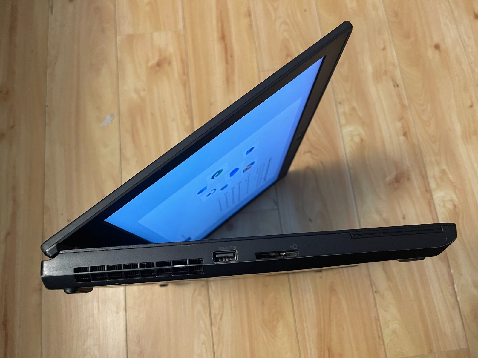 Lenovo ThinkPad P52 15.6″ 1920×1080 FHD Xeon E-2176M 32GB 512GB P2000 Wi-Fi 6E