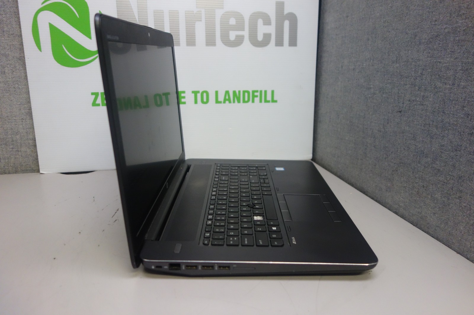 HP ZBook 17 G3 17.3″ i7-6820HQ 2.7GHz 32GB/500GB Laptop AC[NO OS][BIOS][BADBTRY]