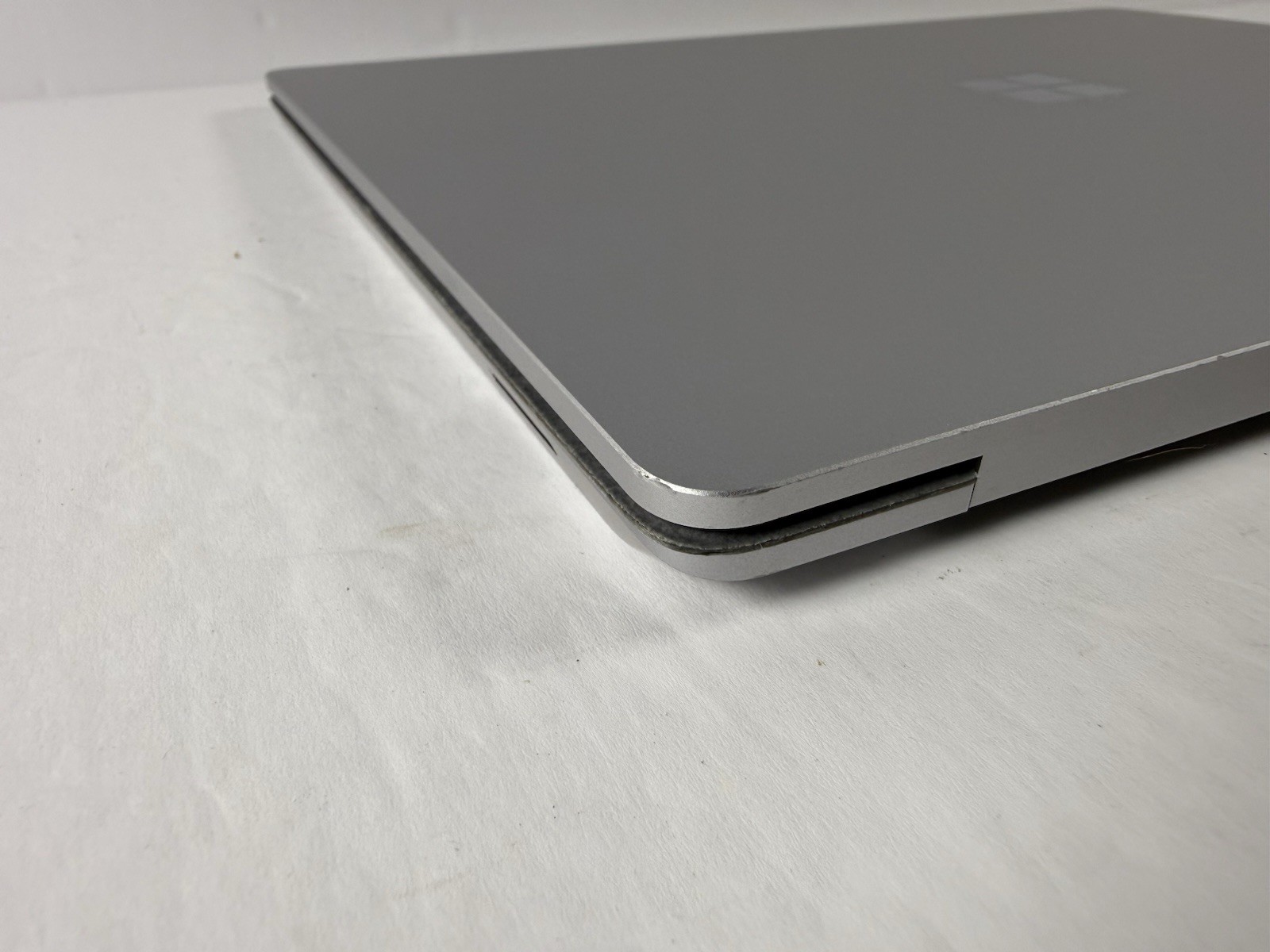 Microsoft Surface Laptop 5 13.5” 1950 Intel Core i7-1265U 16GB RAM 512GB NVME