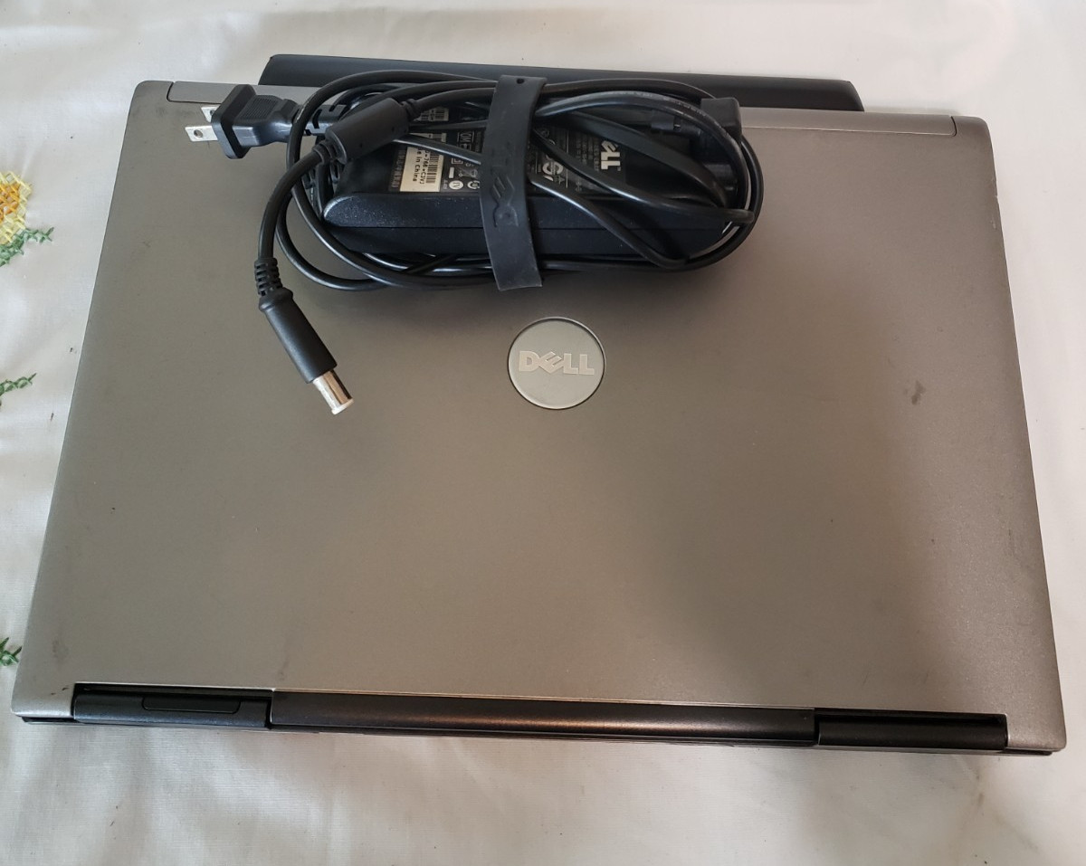 Dell Latitude D630 Laptop Windows Vista WiFi Serial port DVD/CD Works SEE Pics