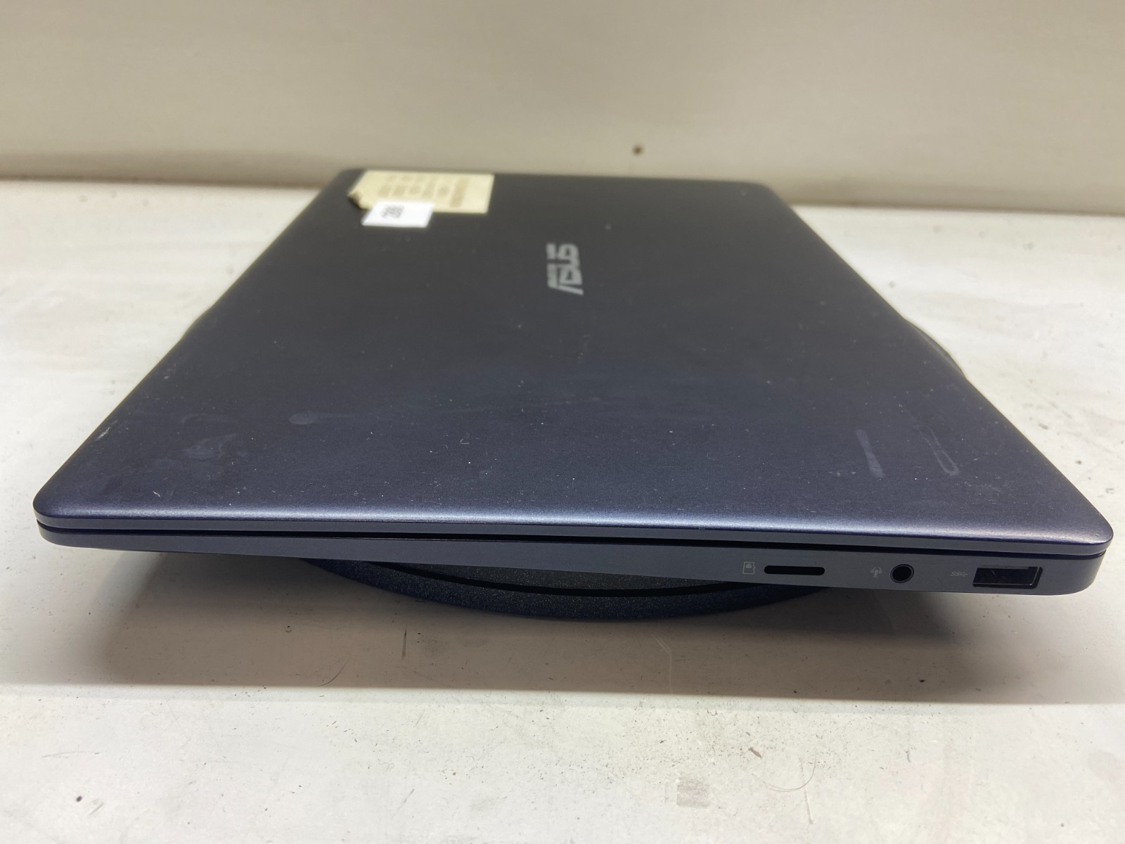 Asus Zenbook UX331F Intel Core i7-8565u 1.8GHz 8GB NO HDD READ