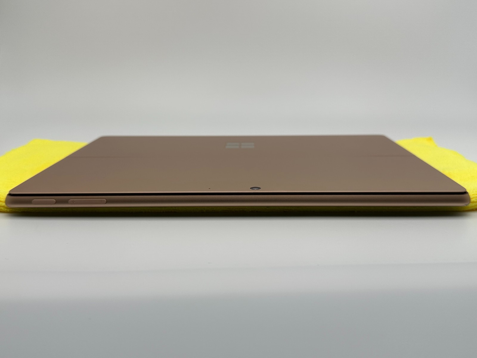 Microsoft Surface Pro Snapdragon X Plus 11th Edition CRACK SCREEN – FUNCTIONAL