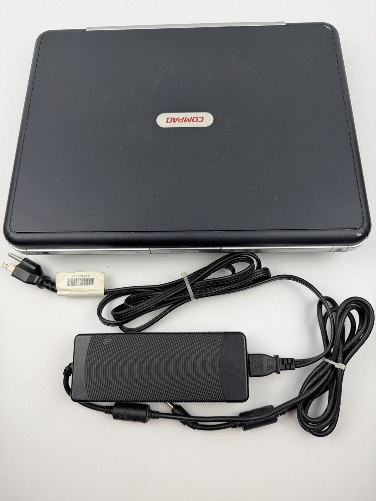 COMPAQ Presario R3000 | Laptop | Windows XP Professional | With power Cord
