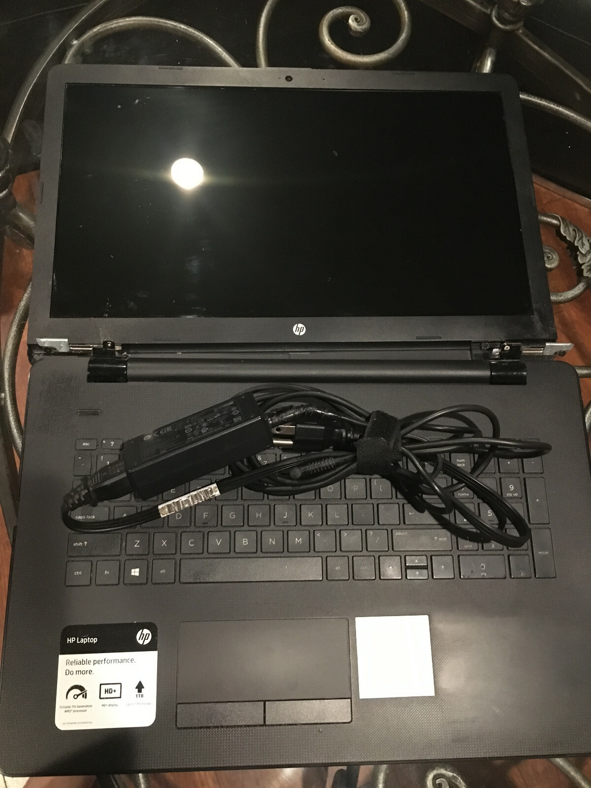 HP 17-ak013dx Laptop 17.3″ /A9 9420/ 3 GHz/Win 10/4 GB RAM/1 TB HDD – READ !!!