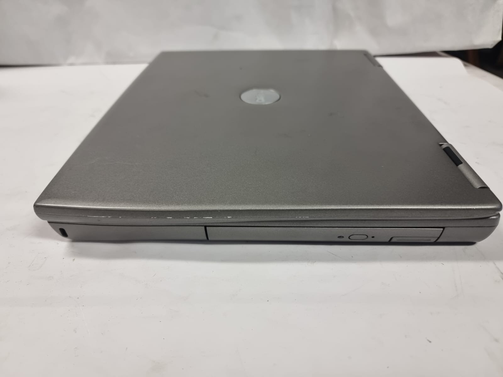 VINTAGE Dell Latitude D600 Laptop Pentium M 1.6ghz 512Mb RAM / No HDD/ No OS