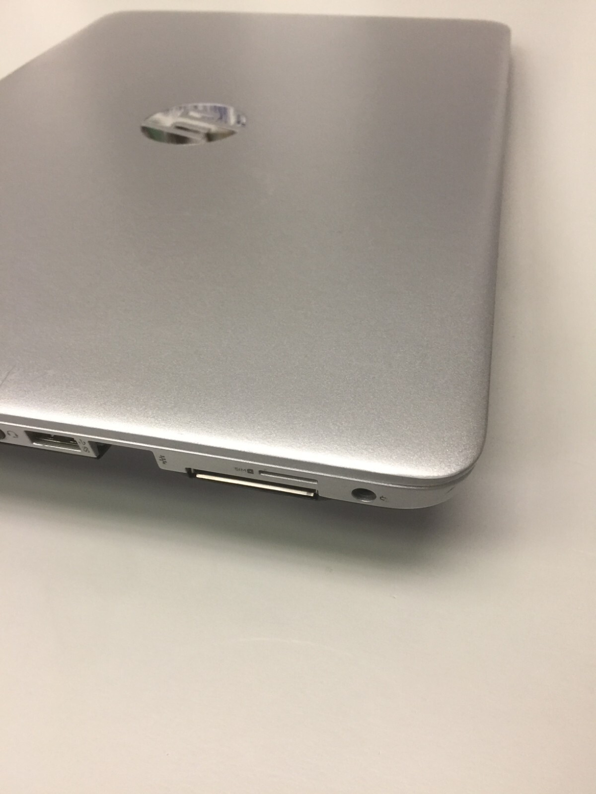 HP EliteBook 840 G3 14″ Core i5 6th gen 2.40GHz 12GB RAM 256GB SSD