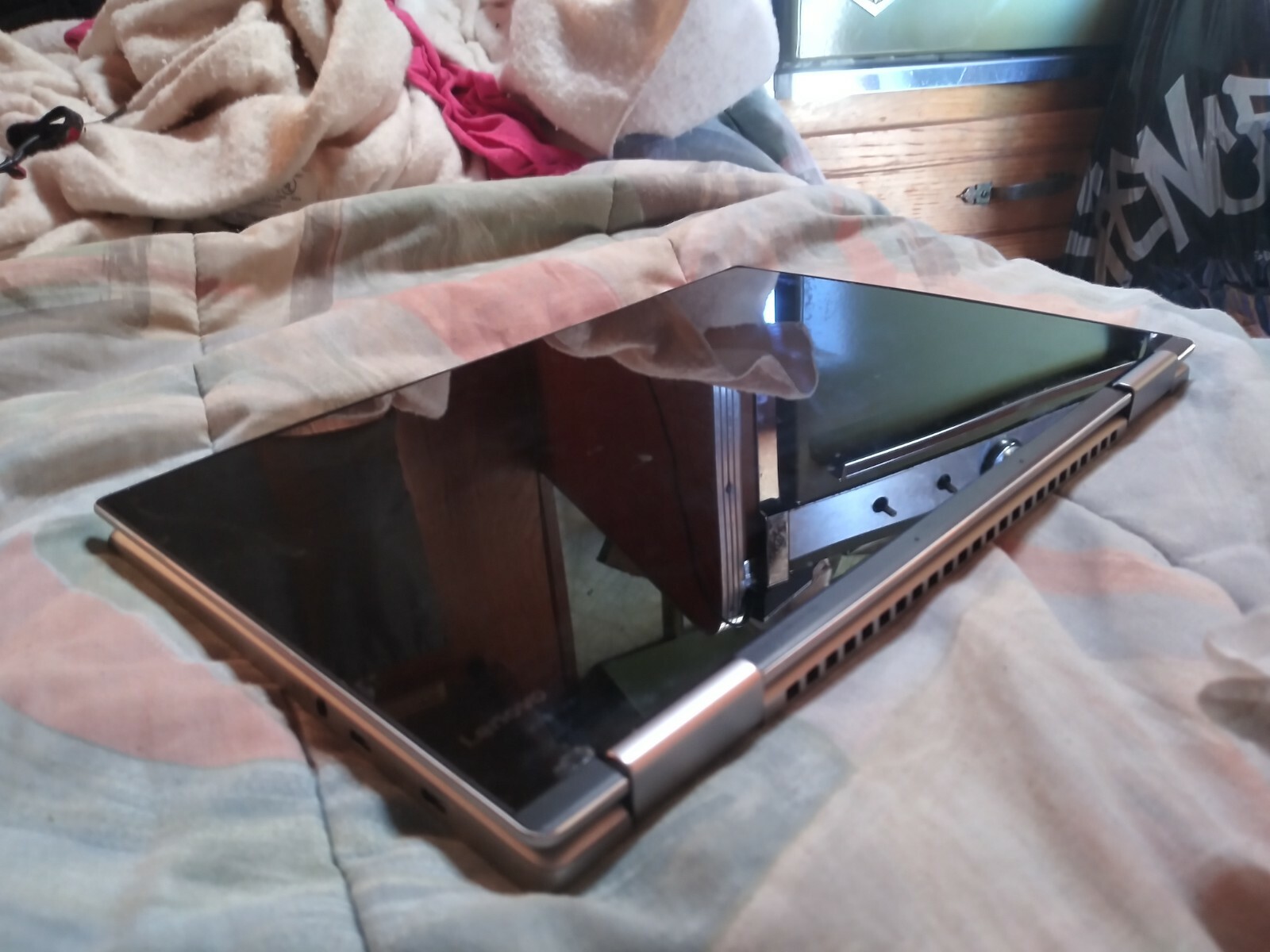 Lightly used lenovo yoga 720-13ikb 2 in 1 silver laptop