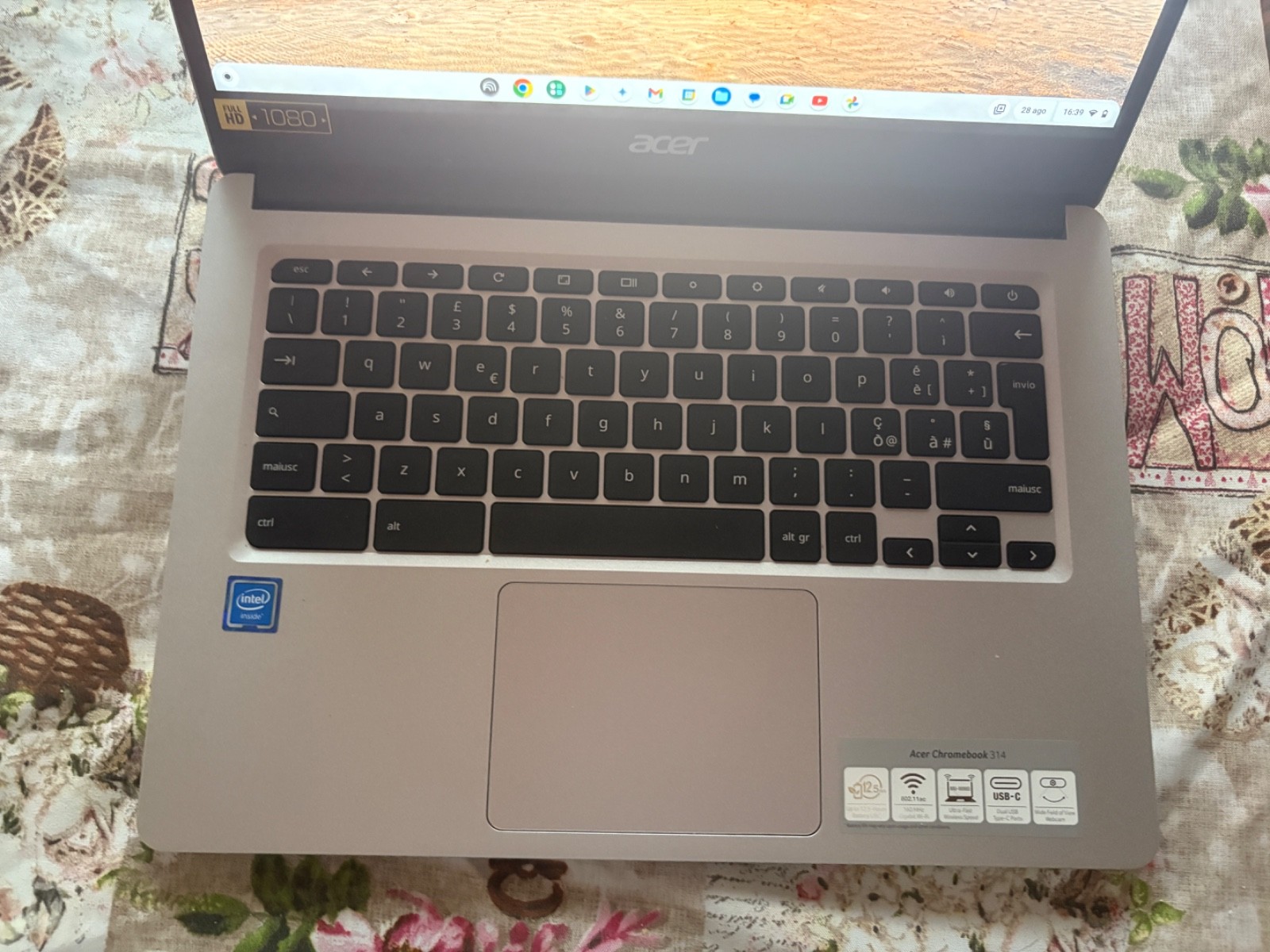 acer chromebook. 314 kept very well, gray color, long battery life
