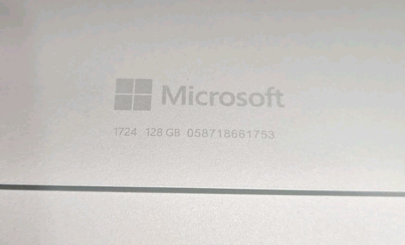Microsoft 1724 Surface Pro 4 128G with Keyboard – FOR PARTS-BAD BATTERY