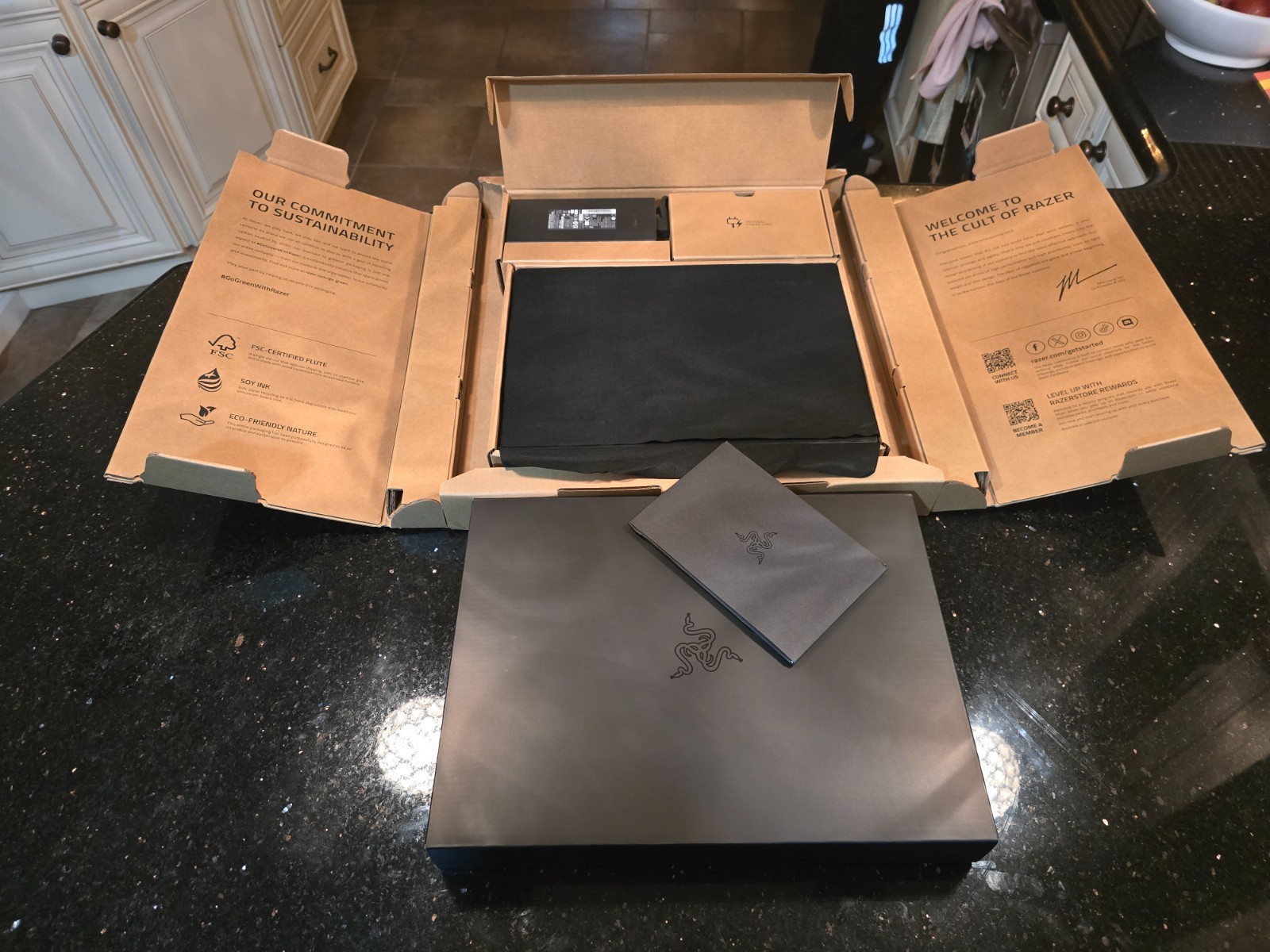 Razer Blade 14 (2025) RTX 5060 | 16GB RAM | 1TB SSD | Excellent Condition + Box