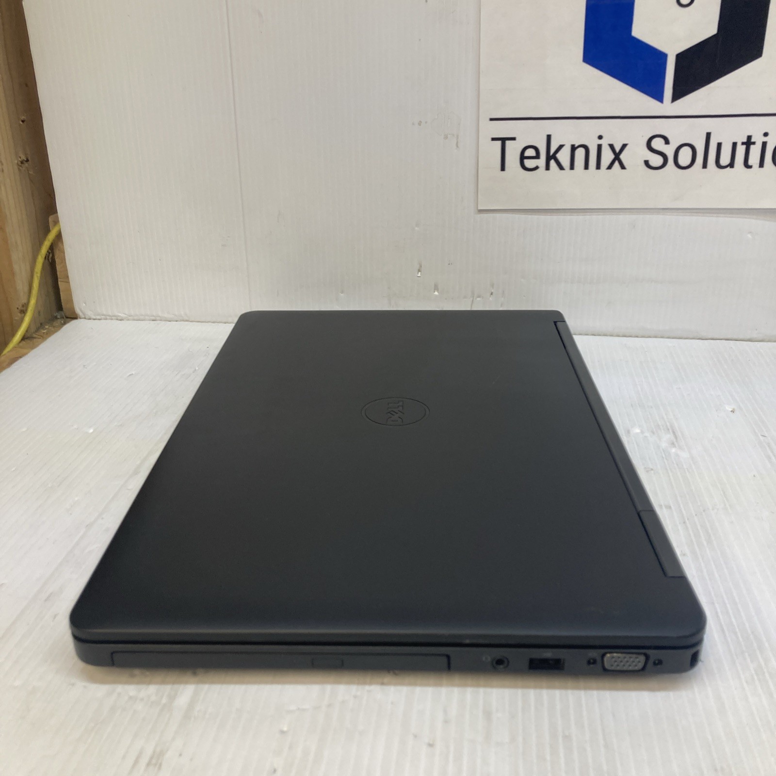 Dell Latitude E5540 Intel i5-4210U 1.7GHz 4 GB NO HDD Boot to BIOS no Battery