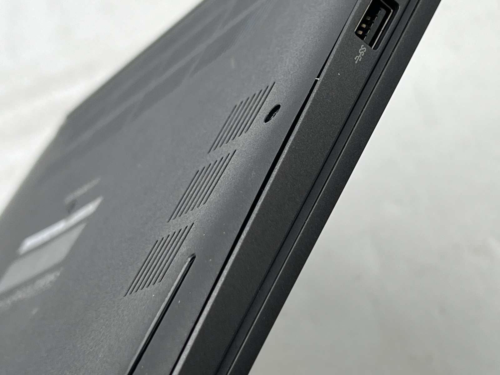 Dell Latitude 5300, i7-8665U CPU, @ 1.90GHz, 8GB RAM-No HDD/OS/Adapter