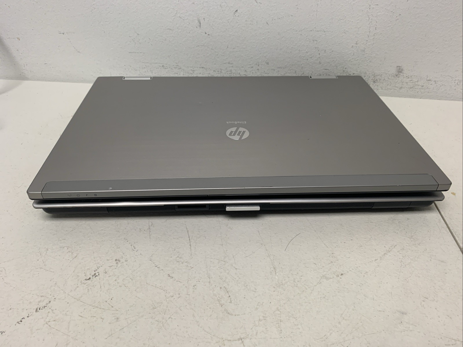 HP ELITEBOOK 8540P I5 M520 – 4GB Ram 240gb SSD Linux Ubuntu’s Need Battery