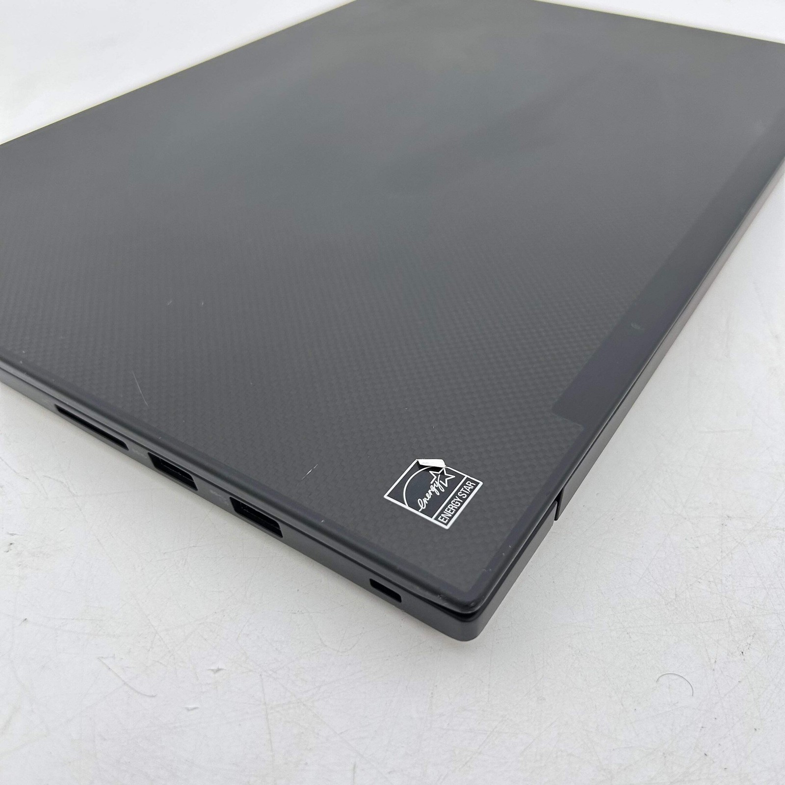 Lenovo ThinkPad P1 Gen 2 15.6″ i7-9850H 2.6GHz 32GB RAM 1TB SSD Quadro T1000