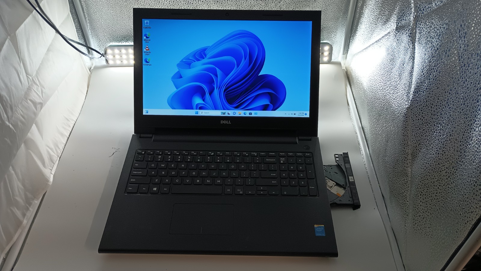 2459 Inspiron3543 w/charger.i5-5200U.8GB.1 TB HDD.15.6″.Optical.W11. Nice!