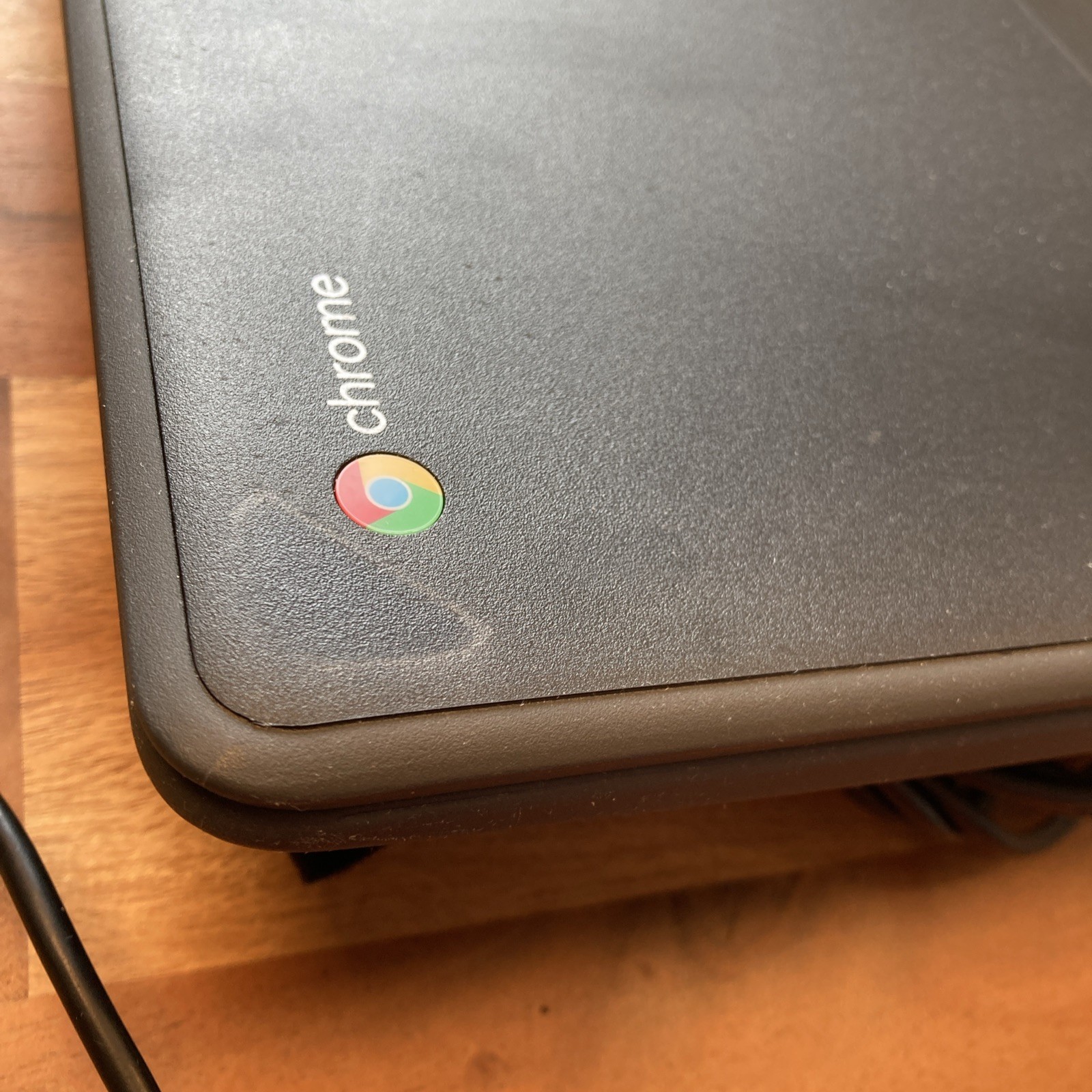 Lenovo 300e Chromebook 81H0 (11.6″ Touch, 4GB, 32GB eMMC, ChromeOS) w/ Charger