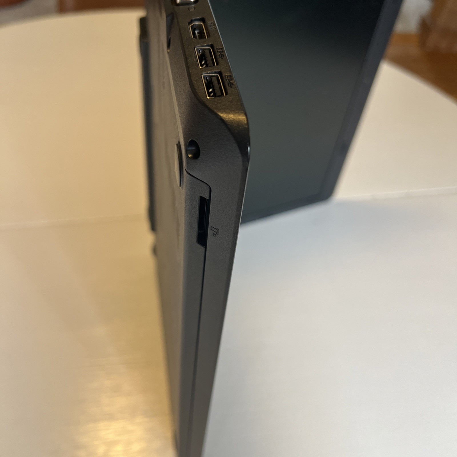 PARTS ONLY Lenovo ThinkPad E570 15.6″ Intel i5-7200U @ 2GHz, NO HDD OR RAM READ!