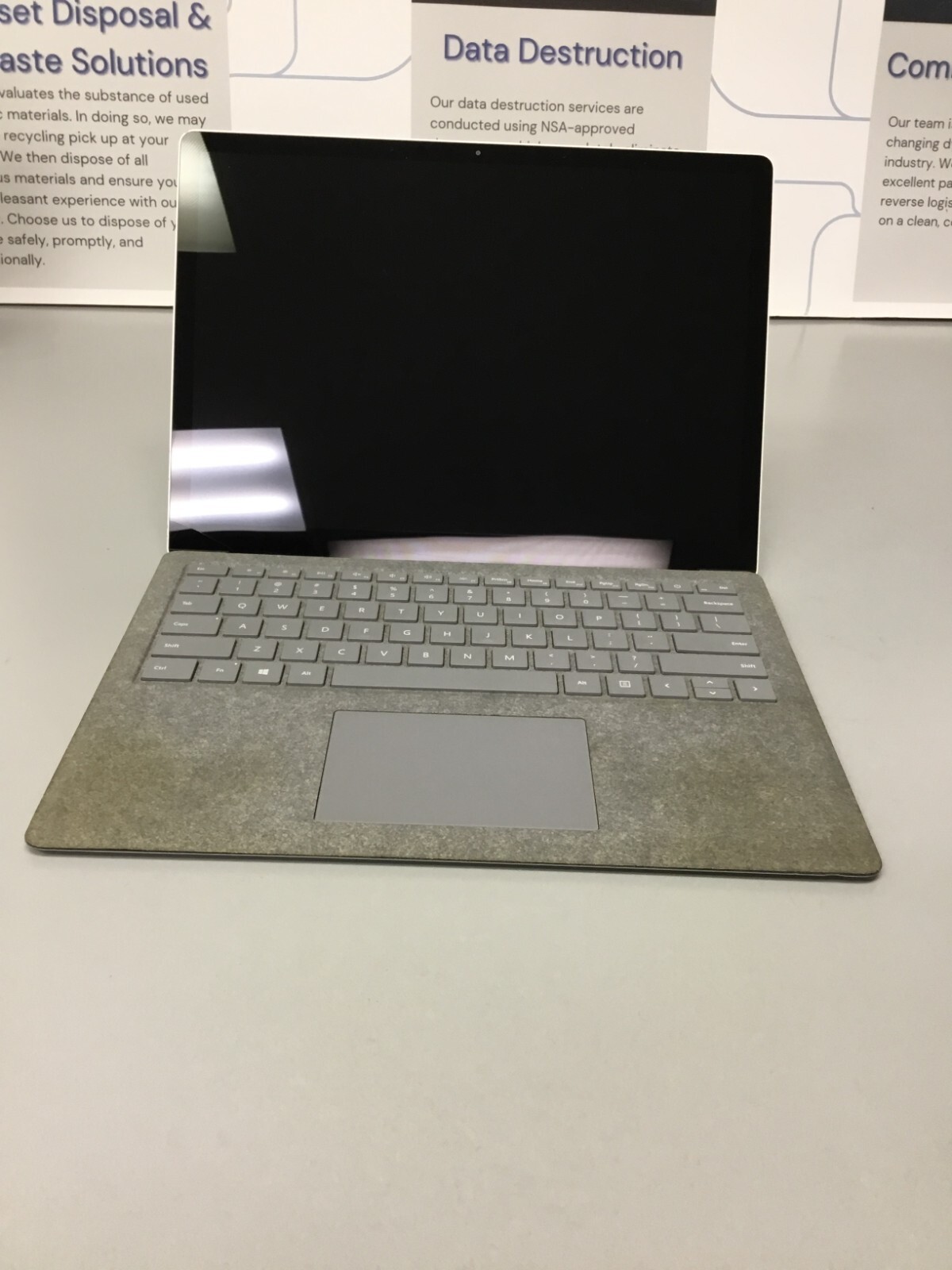 Microsoft Surface laptop13.5” 256 GB Core i5 7th Gen 2.60GHz 8GB RAM WIN 11 PRO