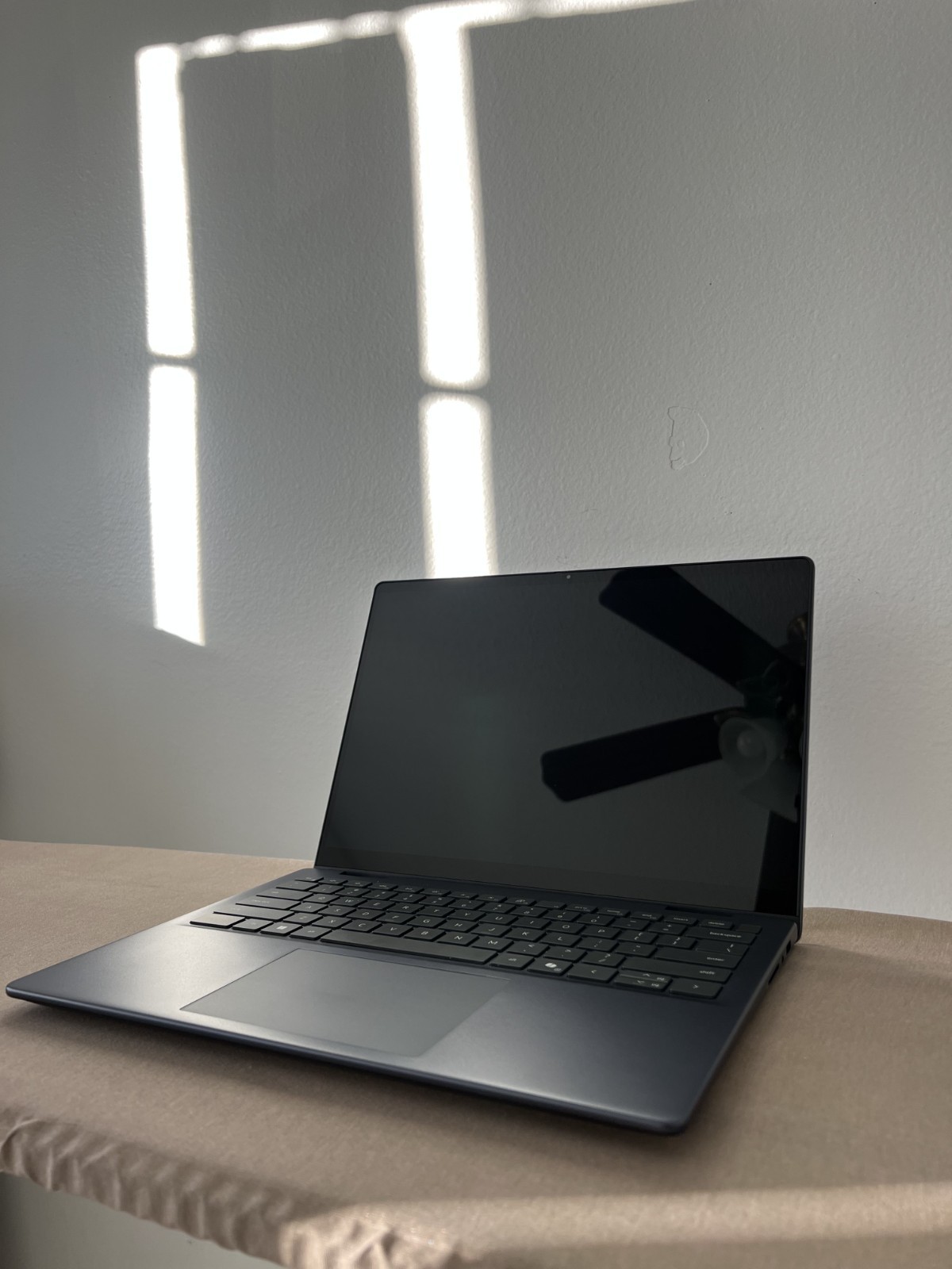 Dell Inspiron 14 2-in-1 Touchscreen Ryzen 5 8640HS 8GB RAM 512GB SSD Win 11