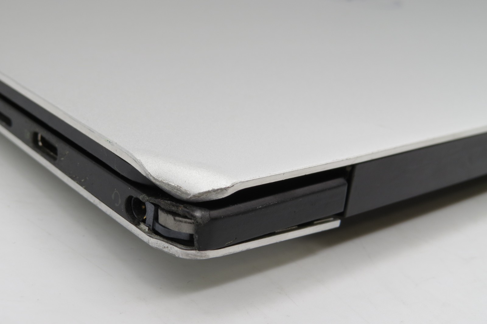 Dell XPS 13 9380 | i7-8665U @ 1.90 | 16GB RAM | 256GB M.2 NVME | No OS/AC