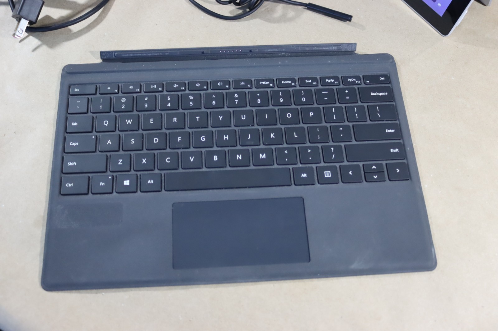 Microsoft Surface Pro 5 i5-7300U 8GB RAM 256GB Wi-Fi + LTE