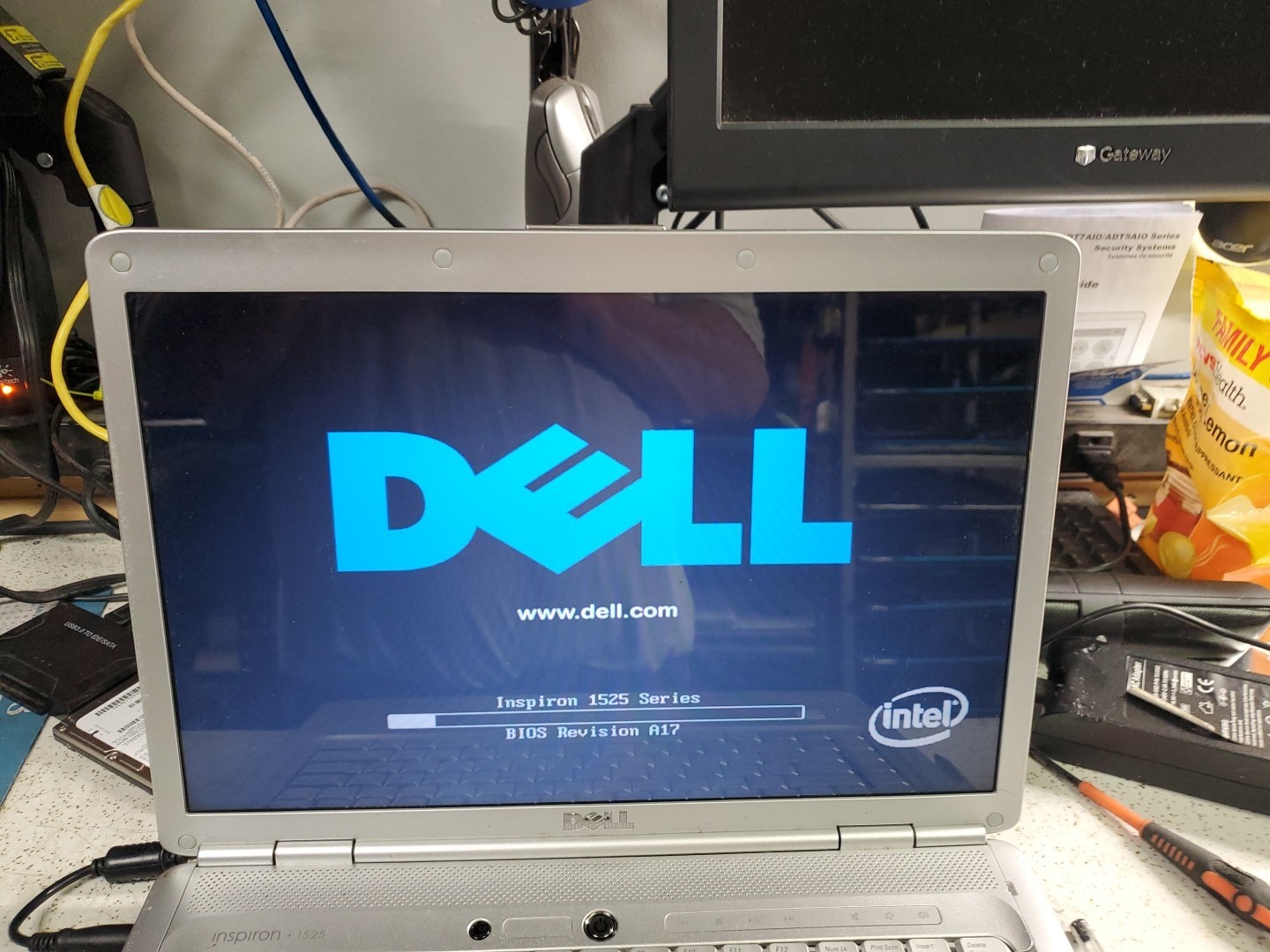 Dell Inspiron 1525 LAPTOP Intel 2 Core 1.8GHz 2 GB NO OS/HDD/ READ AD FREE SHIP