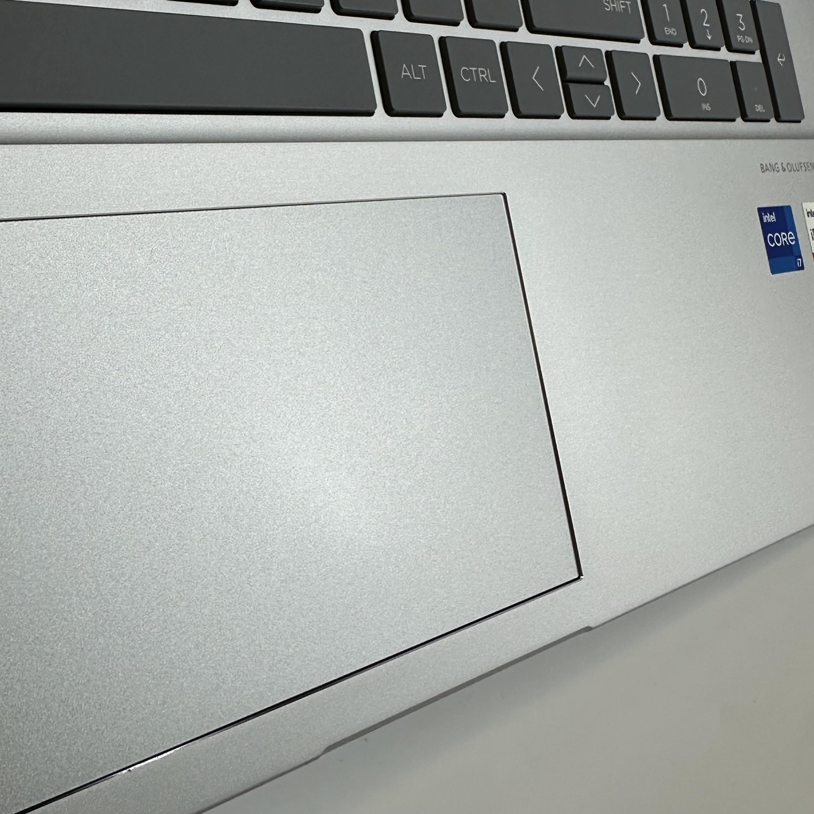 HP Envy 17 Silver FHD TOUCH 2.4 GHz i7-13700H 16GB 1TB SSD Very Good FRAME SPLIT