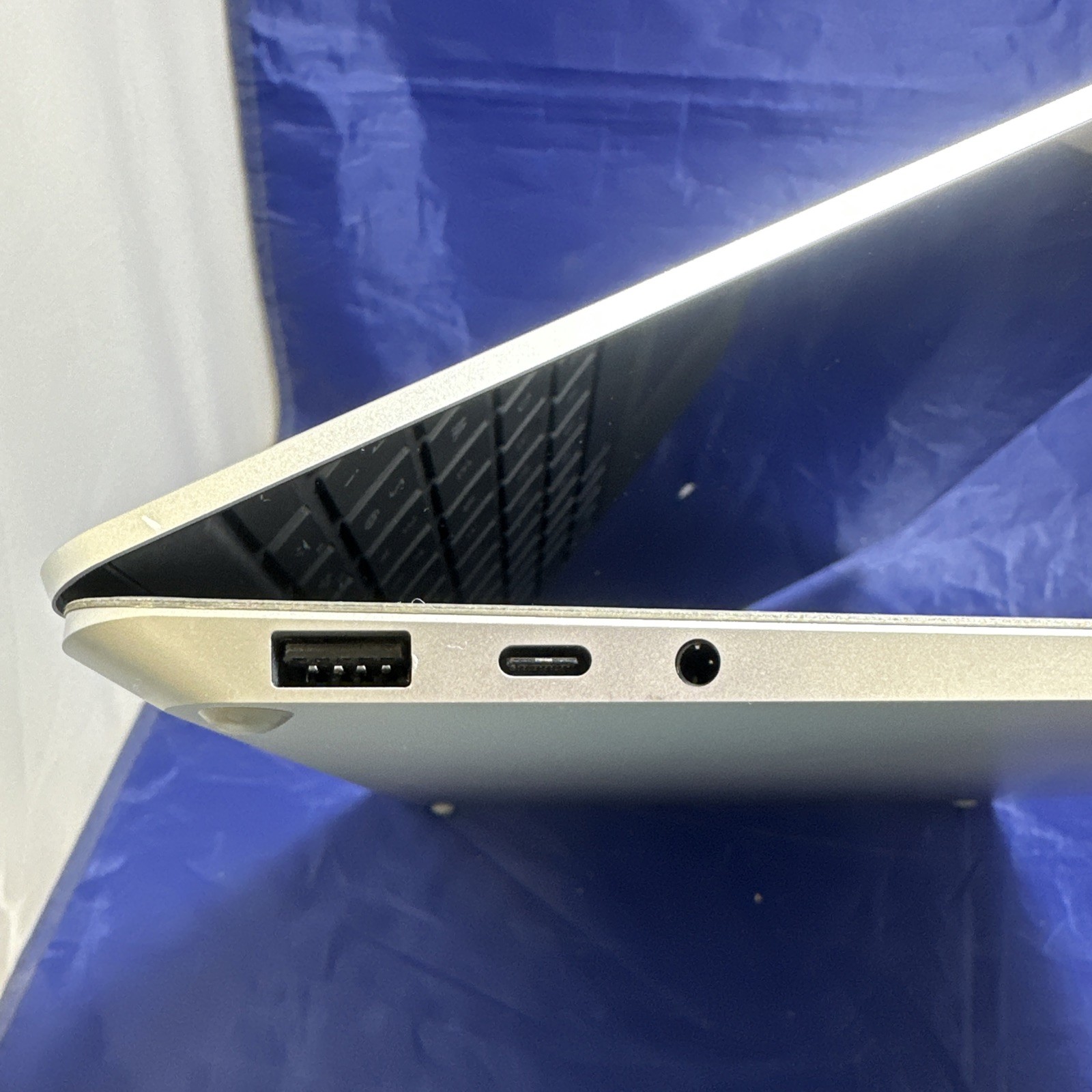 Microsoft Surface Laptop 4 13.5” 8GB 256GB (1950) i5-1145G7 @2.60 GHz Win 11pro