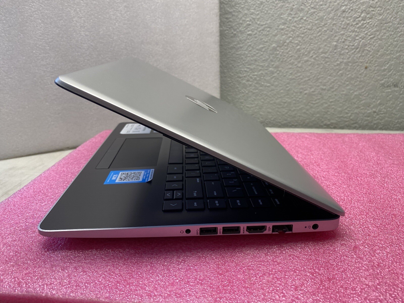 HP 14-cm0012nr 14″ Laptop 4GB 32GB AMD E2-9000e 1.50GHz Silver W10- 4BV23UA