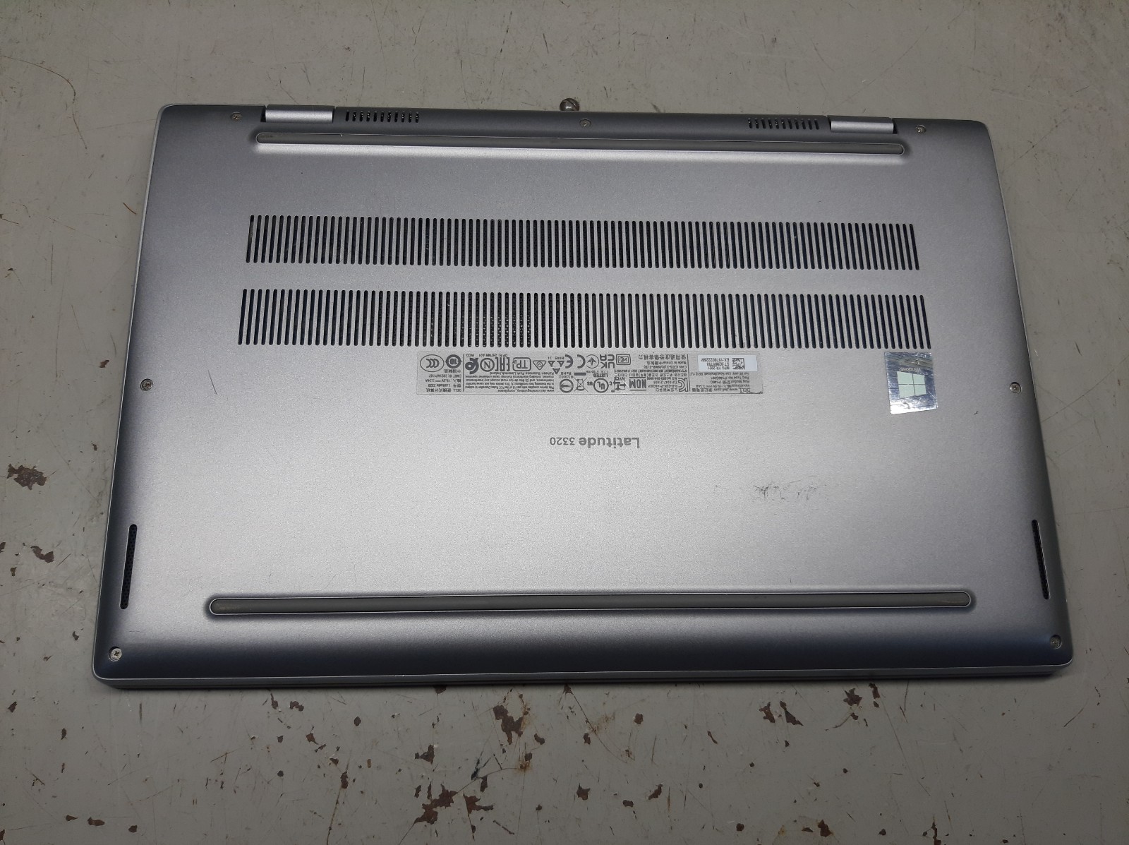 Dell Latitude 3320 13.3″ i5-1135G7 8GB RAM No SSD/OS/Batt
