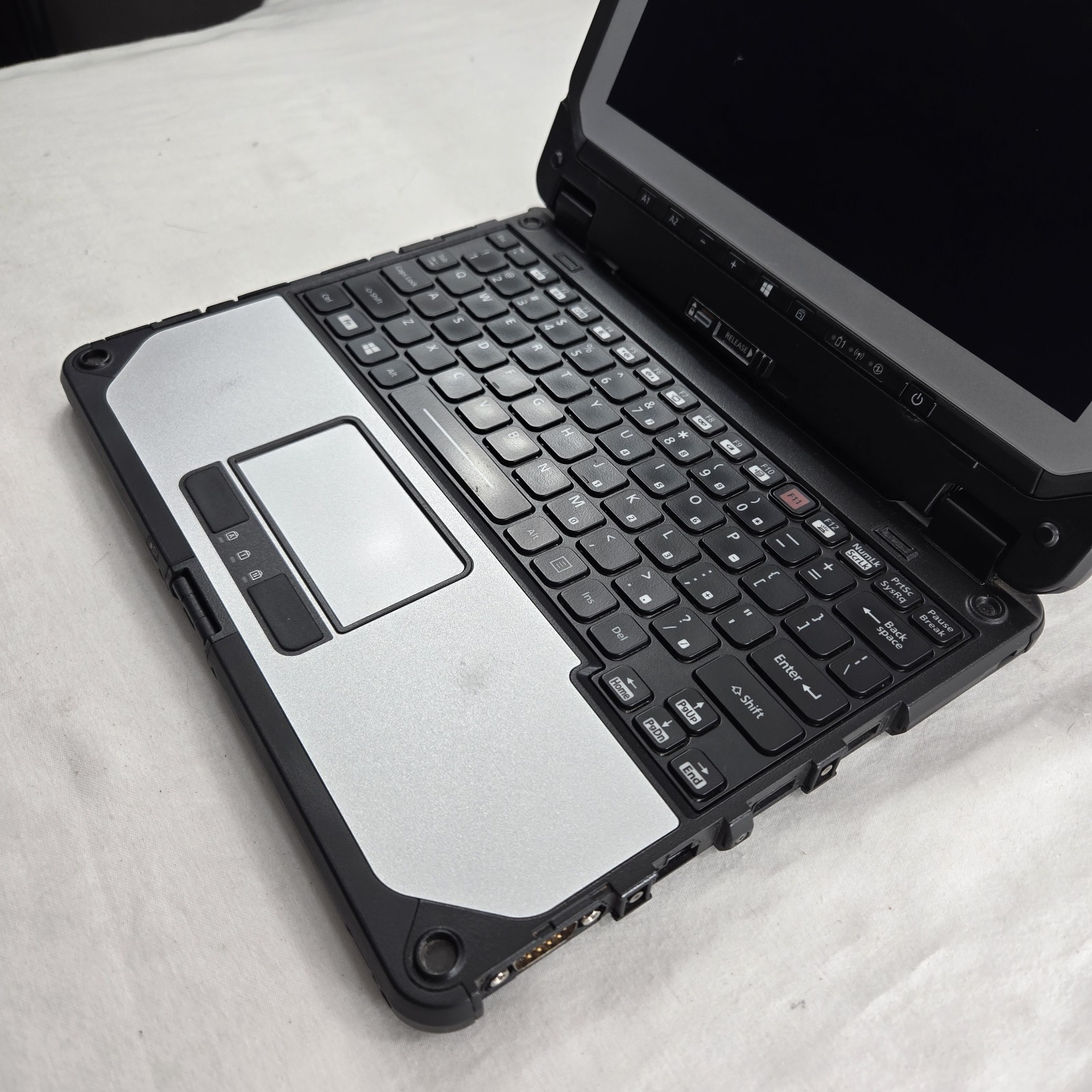 Panasonic Toughbook CF-20 10.1″ i5-7Y57 1.20GHz 256GB SSD 8GB 4G | Grade B-