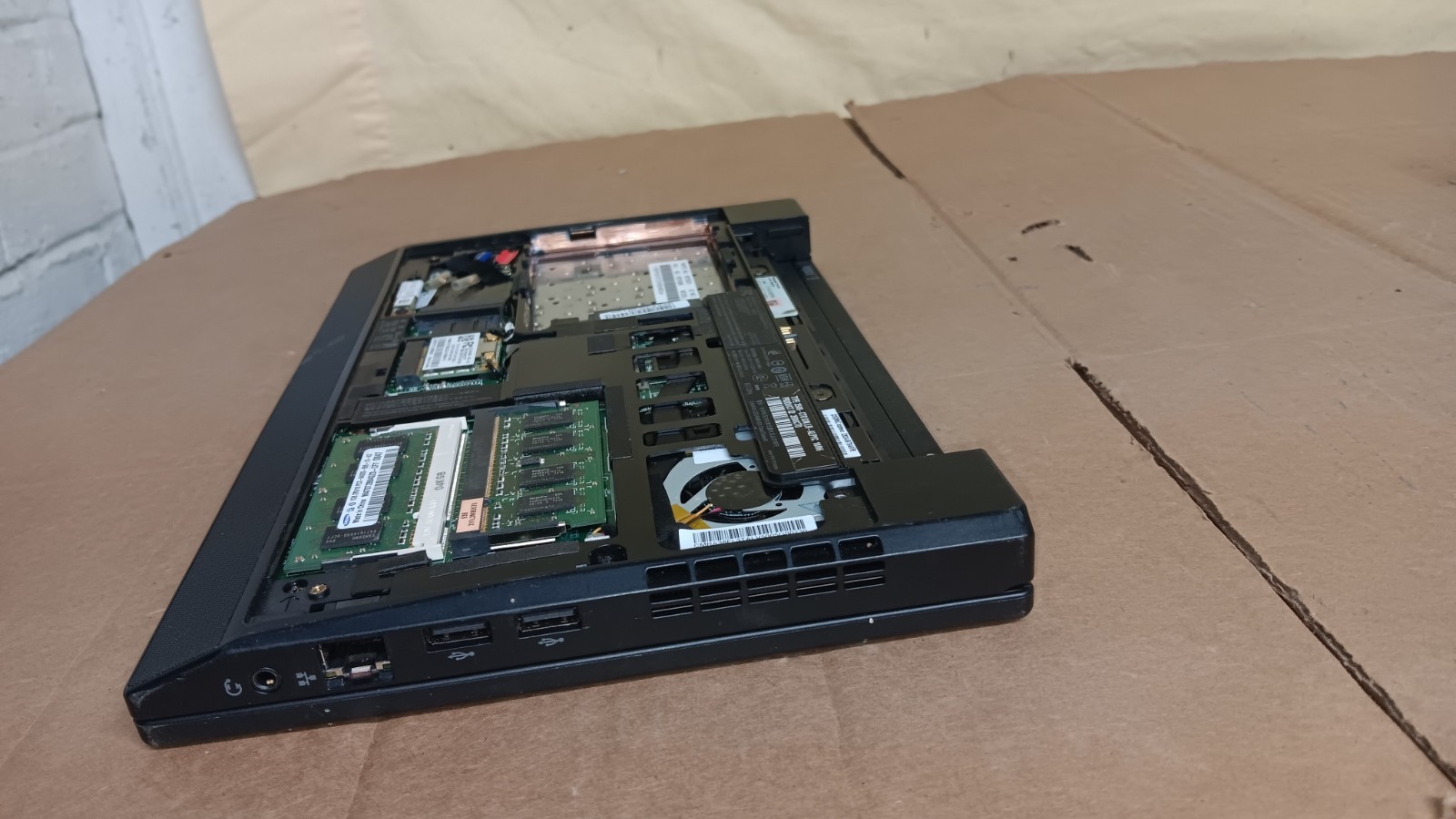 Lenovo Thinkpad X100e Laptop AMD Turion Neo X2 Dual core 11.6-inch LCD Screen