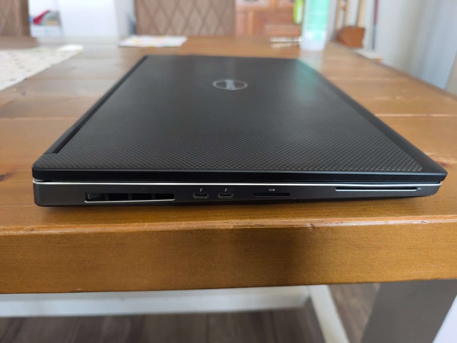 Dell Precision 7730 – i7-8750H 2.2GHz (96GB RAM / 512GB SSD / Quadro P3200)