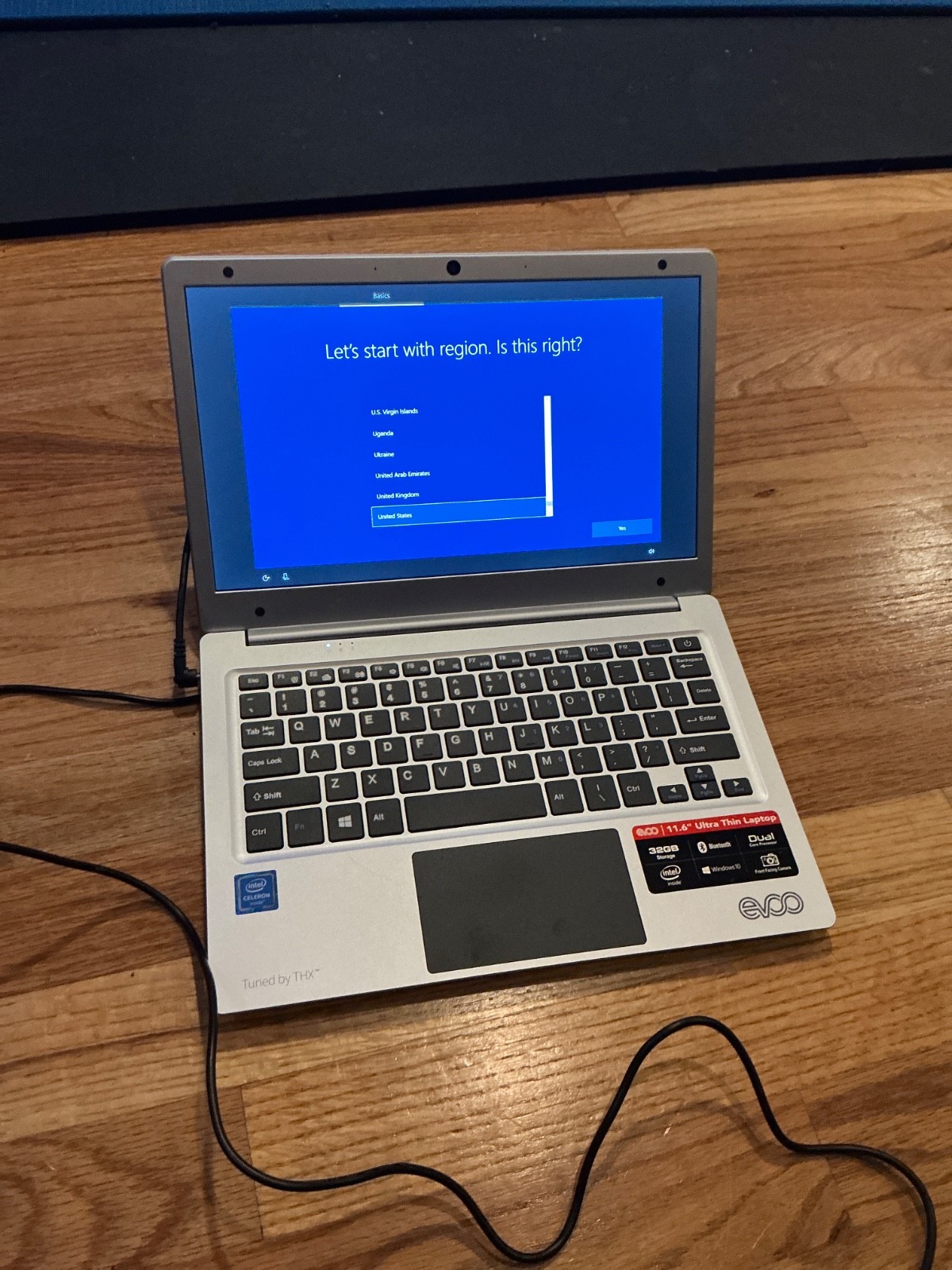 EVCO WiFi Laptop Silver EV-L2in1-116-1 – Tested – Barely used condition !