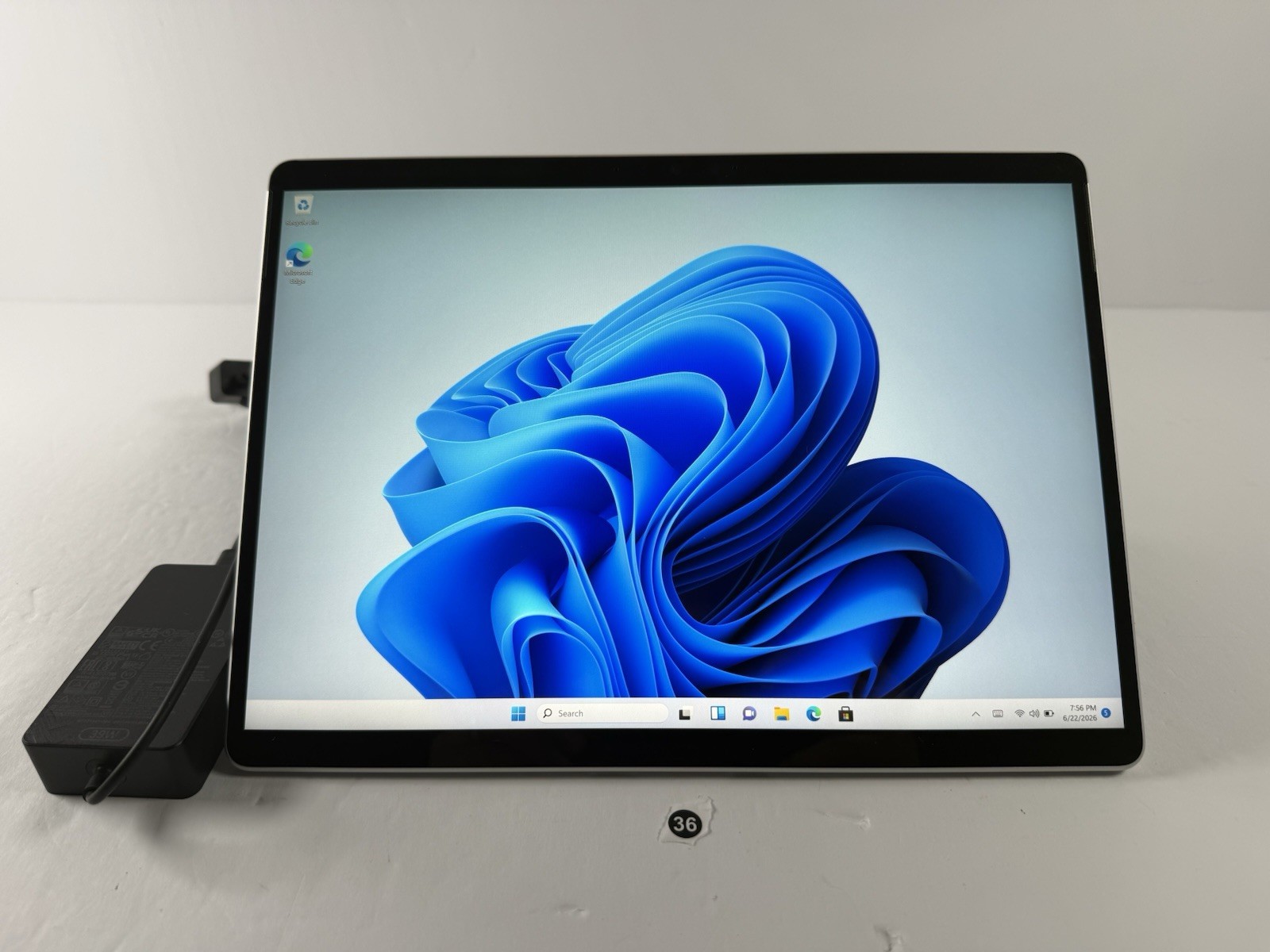 Microsoft Surface Pro 8 (1982) i5-1145G7 – 16GB RAM – 256GB 120Hz – Win 11 Pro