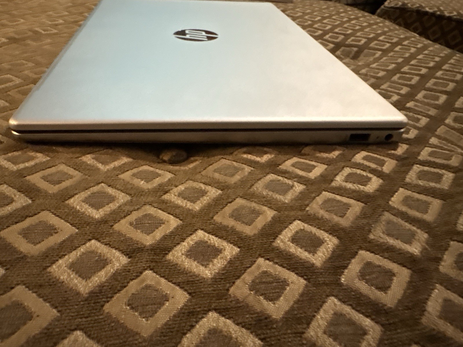 HP 15.6 ” (1TB, AMD A9 7th Gen, 3.1GHz, 4GB) – Laptop – 15-db0031nr