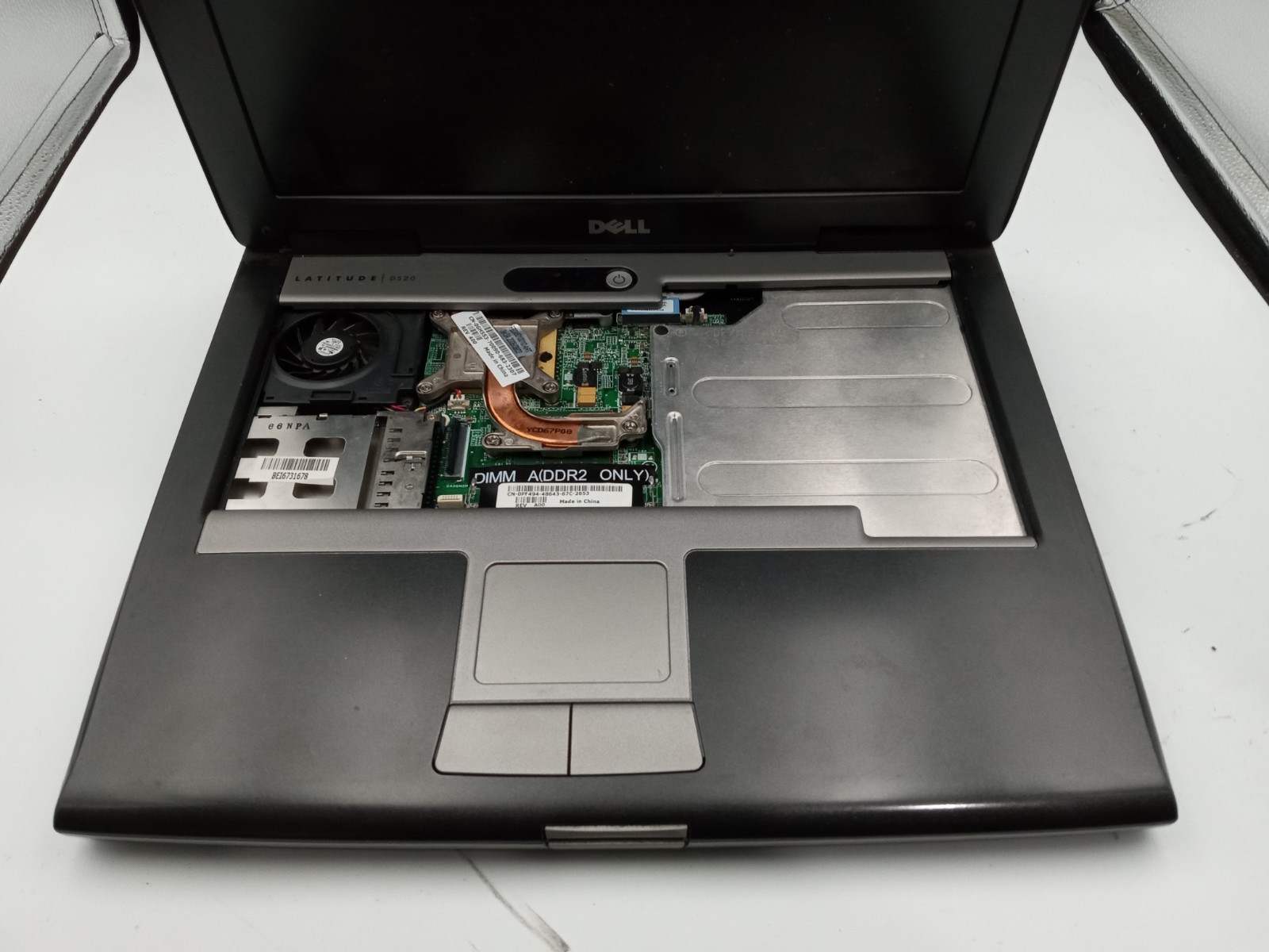 Dell Latitude D520 14″ Laptop Intel Core Duo 1.66GHz – BOOTS – BAD TOUCHPAD -RR