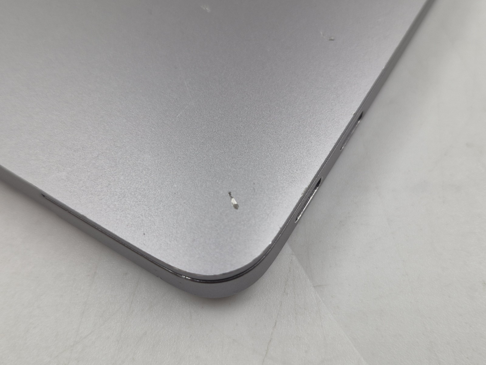 Apple MacBook Air 2019 A1932 1.60GHz i5-8210Y 8GB RAM 128GB NVMe macOS Sonoma