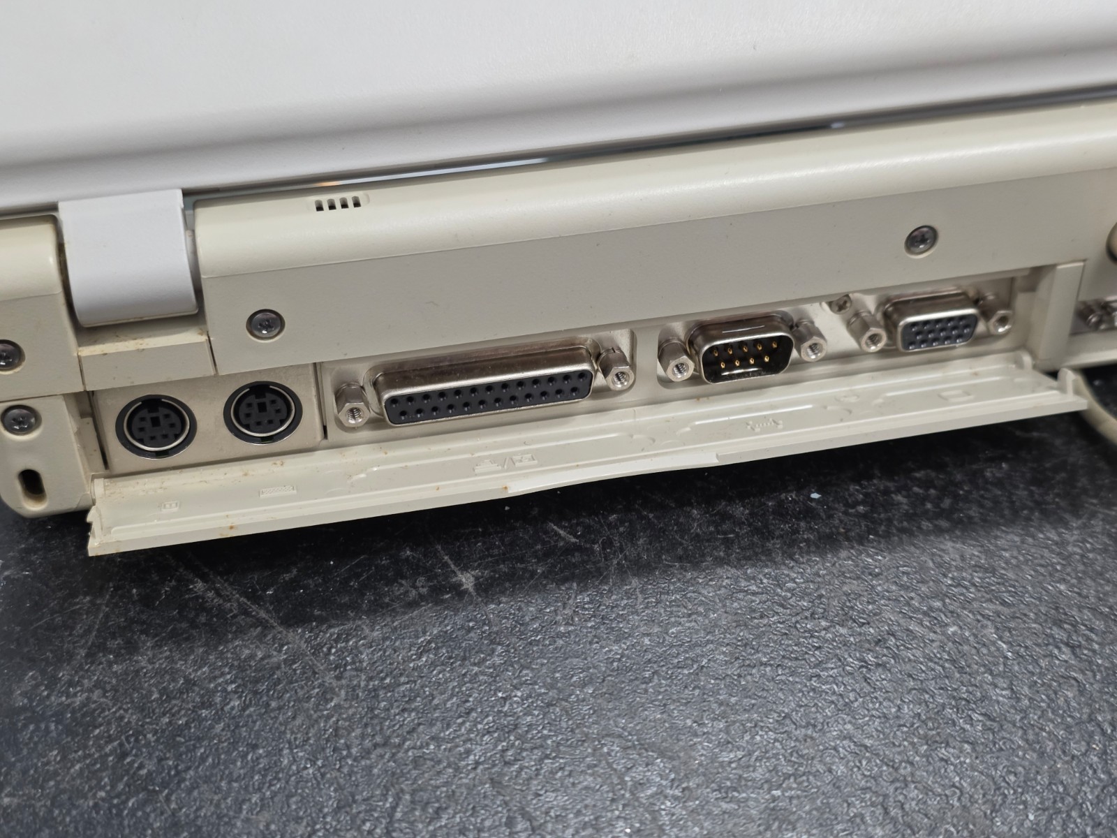 9.5″ Toshiba Laptop T4700CS – Intel 486DX2, 8MB – No power!!