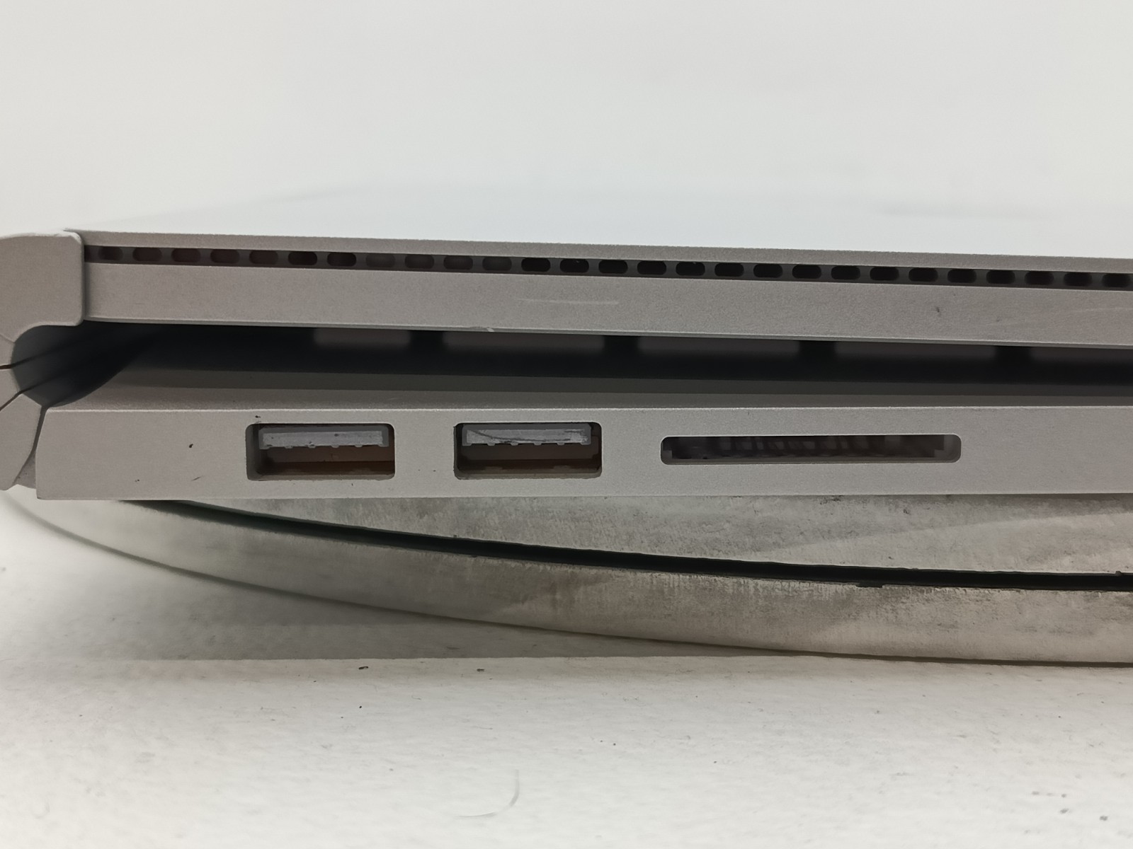 Microsoft Surface Book 2 1832 13.5″ Touch UHD i7-8650U 8GB 256GB Read #91