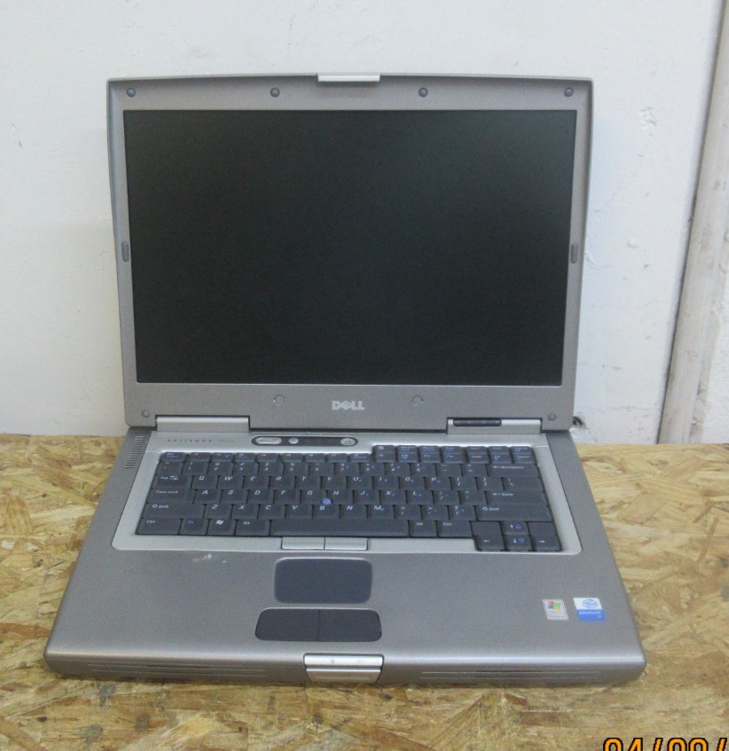 Dell Latitude D800 Vintage Laptop @ 1.60GHz Pentium M 512MB RAM NO SSD/HDD.
