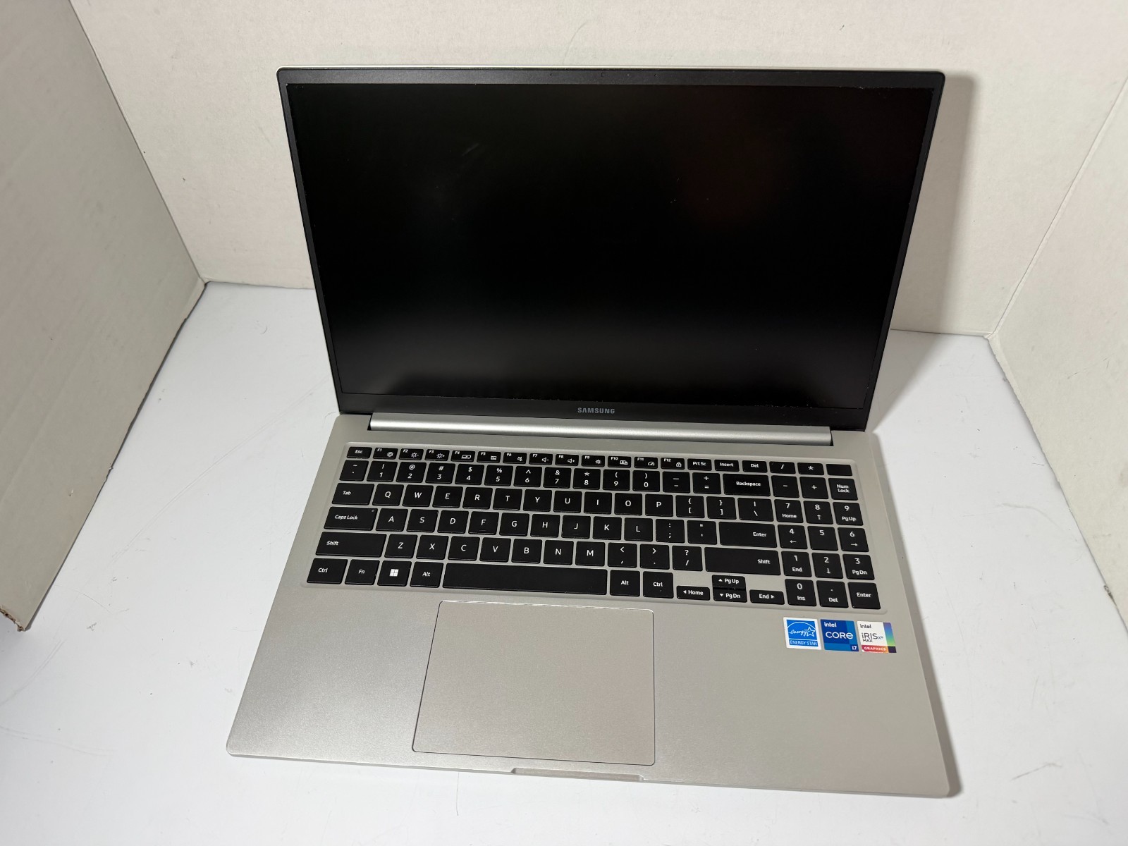 SAMSUNG NP750TDA 15.6″ i7-1165G7 16GB RAM- NO SSD -For Parts- NO POWER ON