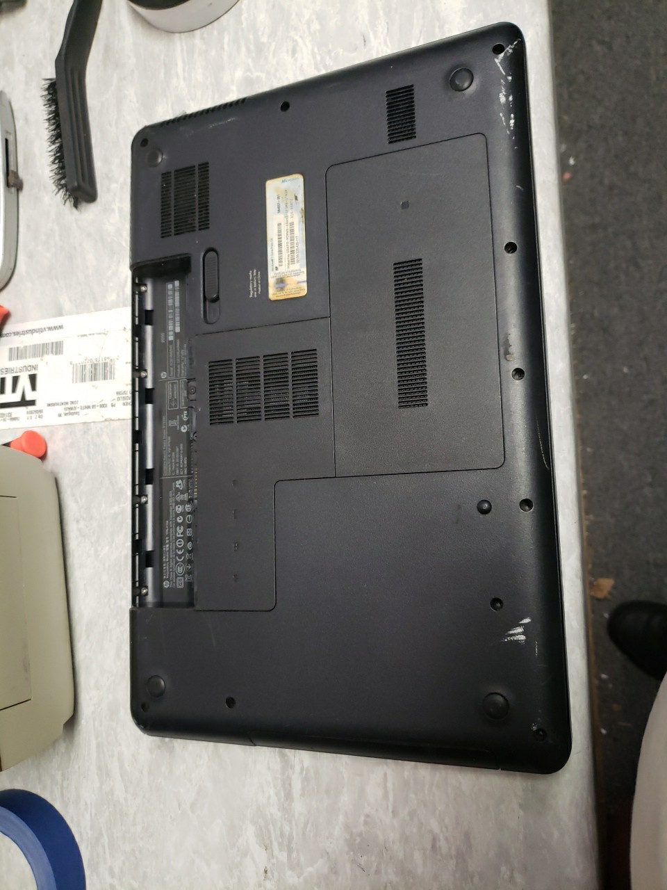 HP 2000 NOTEBOOK BOOTS TO BIOS AMD E-2 4GB RAM 15.6 SCREEN READ AD FREE SHIP