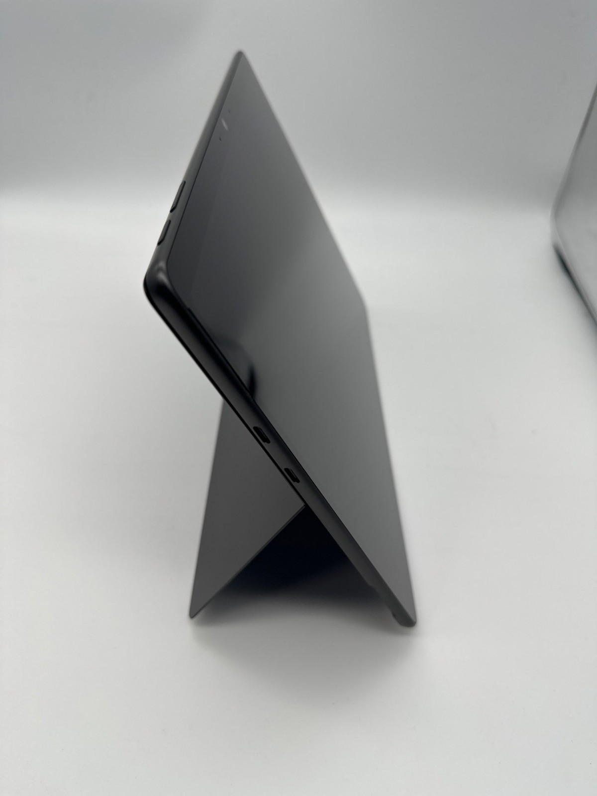 Microsoft Surface Pro 11 Copilot+ PC 13″ Snapdragon X Plus 16/256GB Win11 home