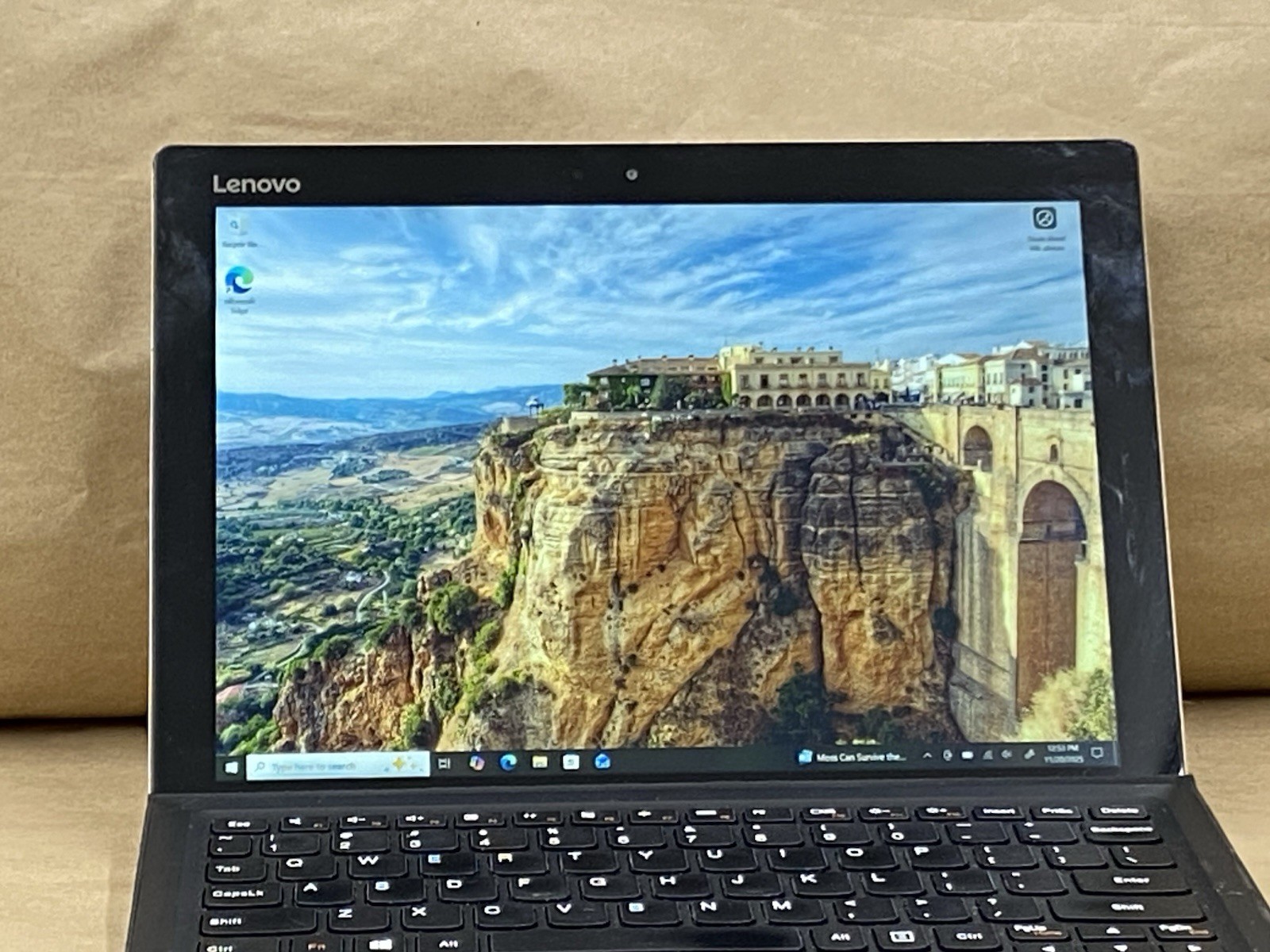 Lenovo 80QL – 12″ 2160*1440 – m5-6Y54 – 4GB – 128GB SSD – Win 10 Pro