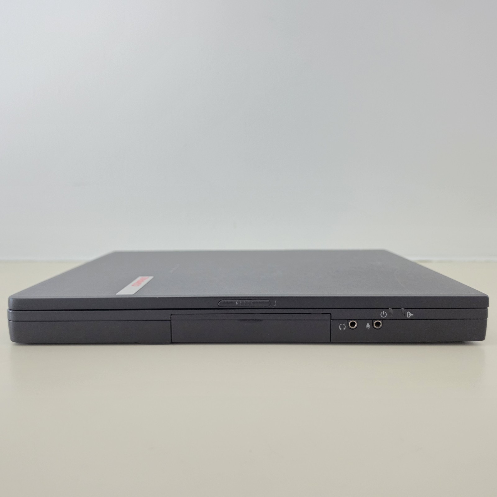 13.3″ Vintage COMPAQ ARMADA M700 Laptop – Intel Pentium III – 384MB RAM 10GB HDD
