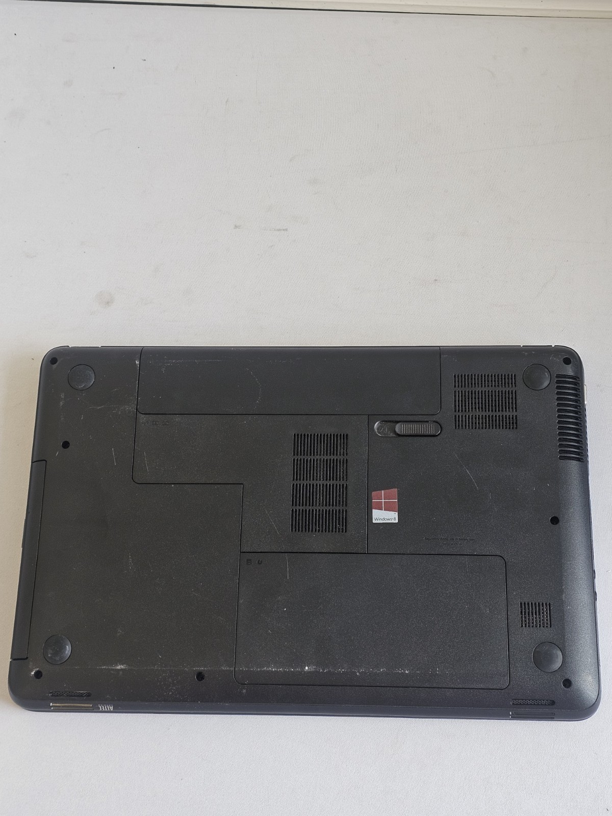 HP Notebook 2000 Laptop – AMD E-300 – 8GB RAM – 250GB HDD – Windows 10